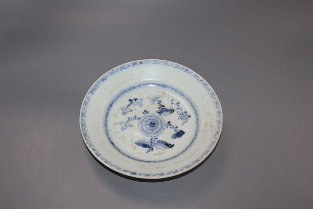 A Chinese blue and white Tek Sing cargo dish, diameter 21cm